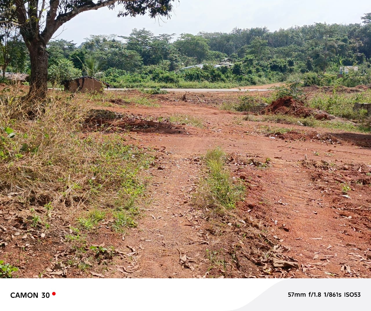 MAGNIFIQUE TERRAIN A GBALEKRO NON LOIN D'AGBOVILLE